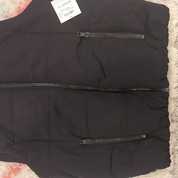 Liz Claiborne vest with fur hood - Picture 2 of 3